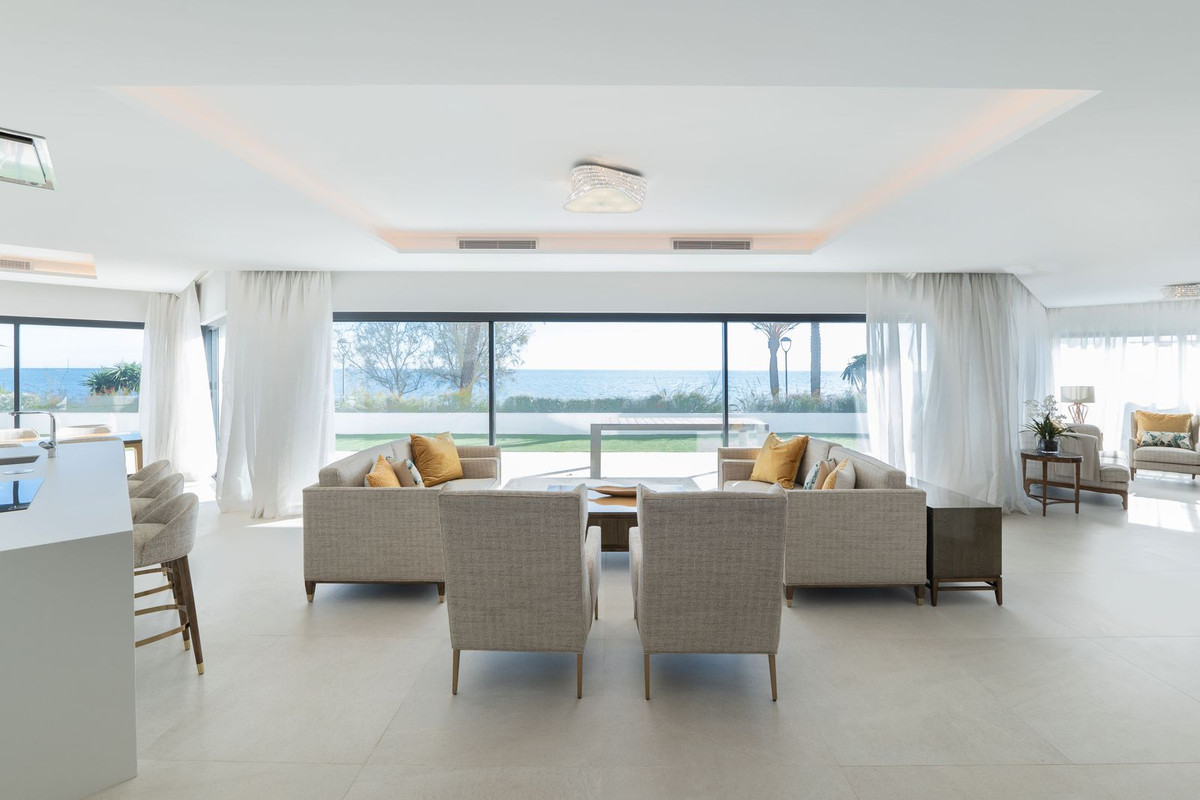 3 Bedroom Villa for Sale in Estepona — 4