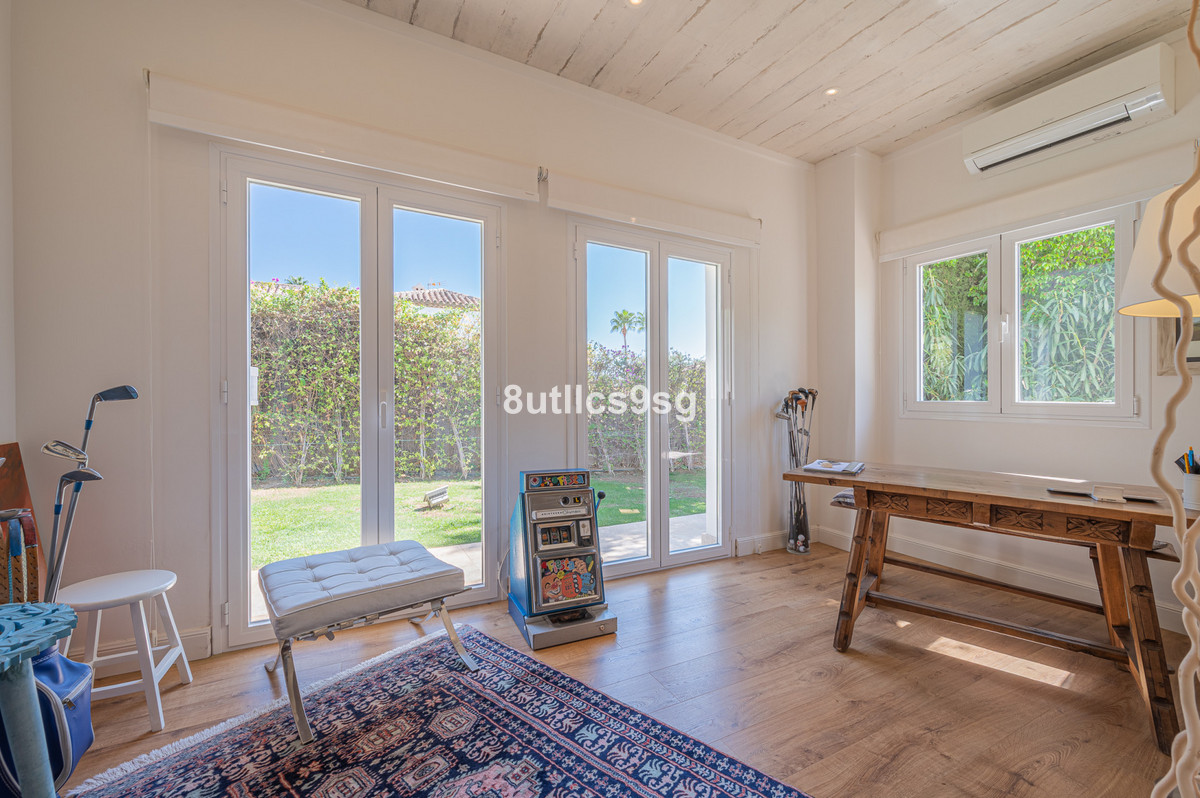 5 Bedroom Villa for Sale in Nueva Andalucía — view 11