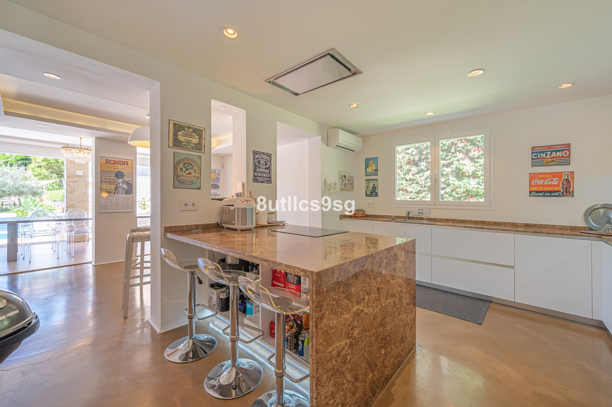 5 Bedroom Villa for Sale in Nueva Andalucía — view 19