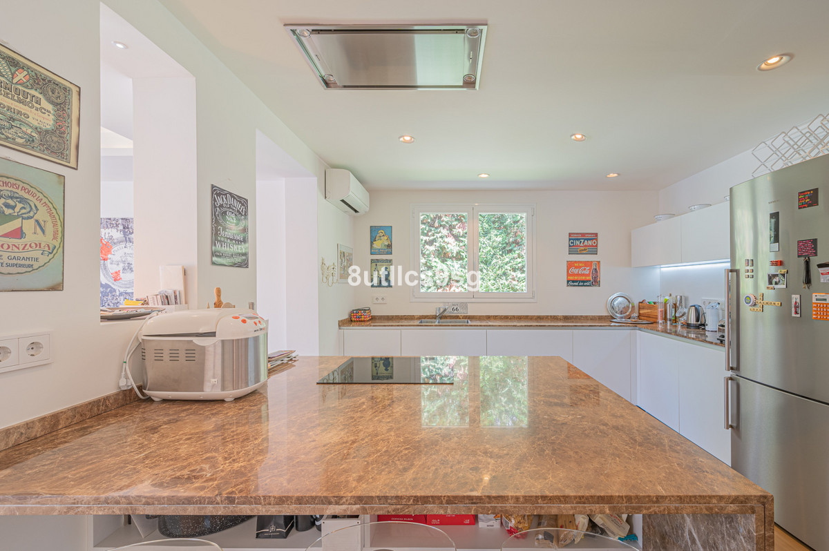 5 Bedroom Villa for Sale in Nueva Andalucía — view 20