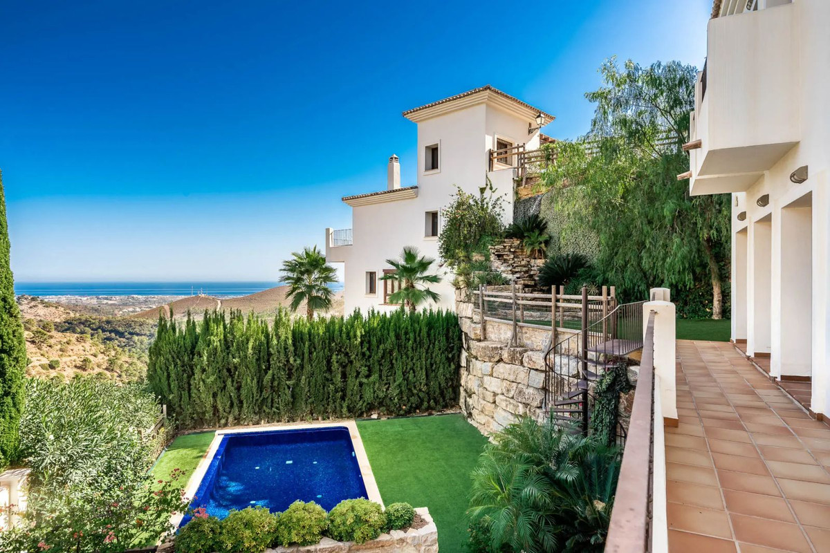 5 Bedroom Villa for Sale in Benahavís — 2
