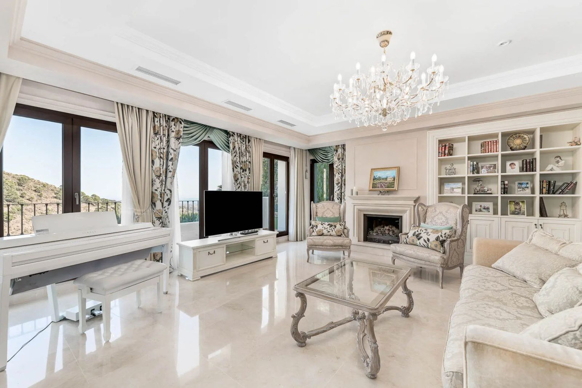 5 Bedroom Villa for Sale in Benahavís — view 11