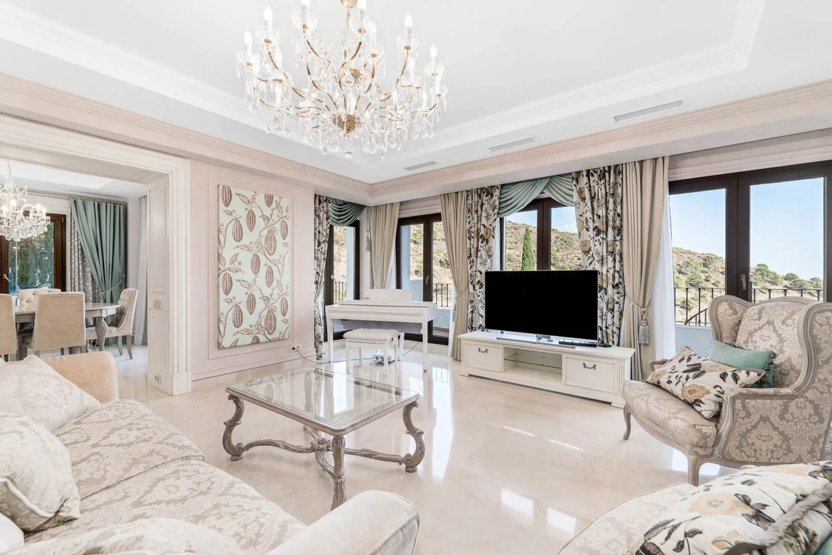 5 Bedroom Villa for Sale in Benahavís — view 12