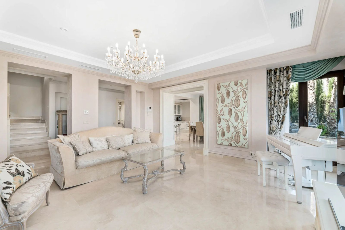 5 Bedroom Villa for Sale in Benahavís — view 13