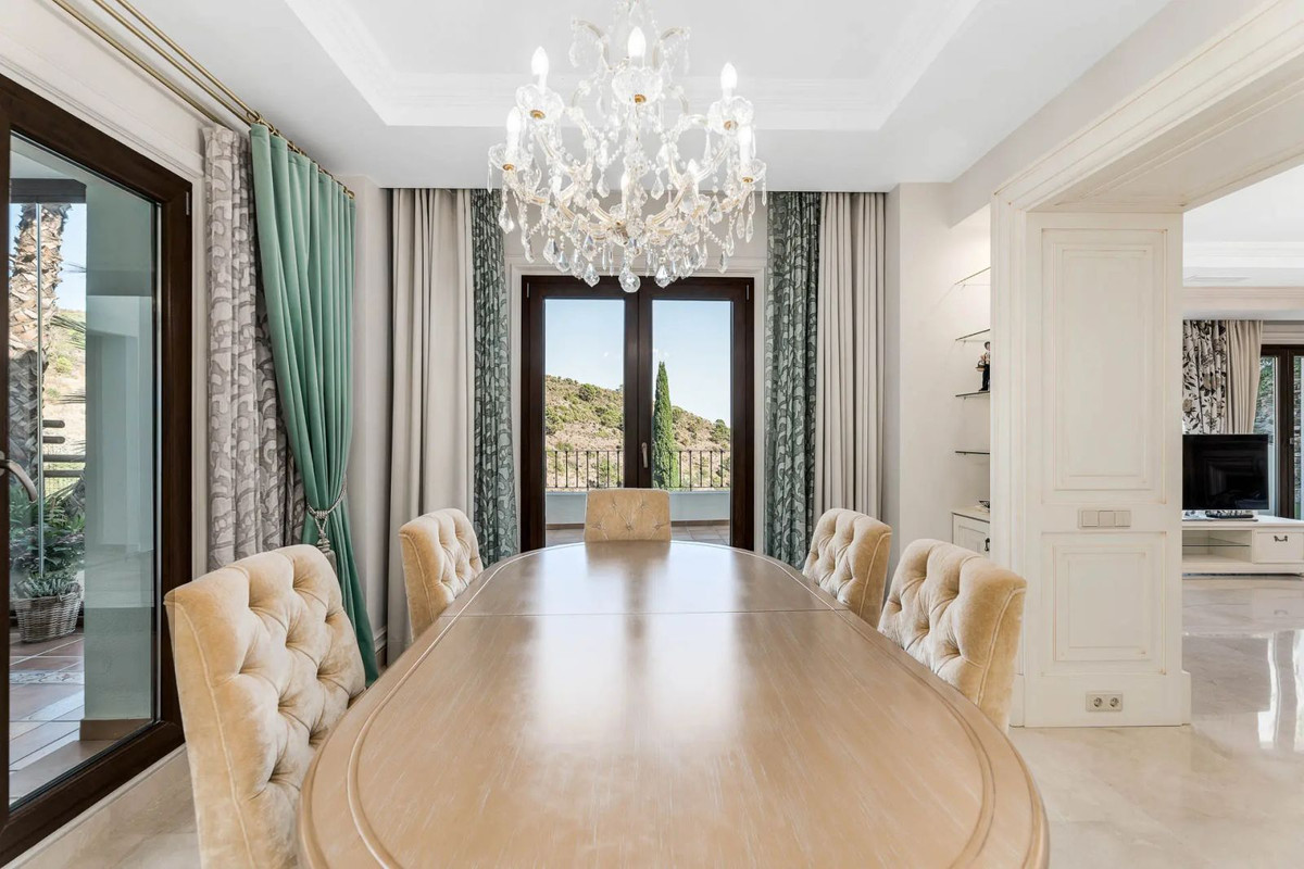 5 Bedroom Villa for Sale in Benahavís — view 16