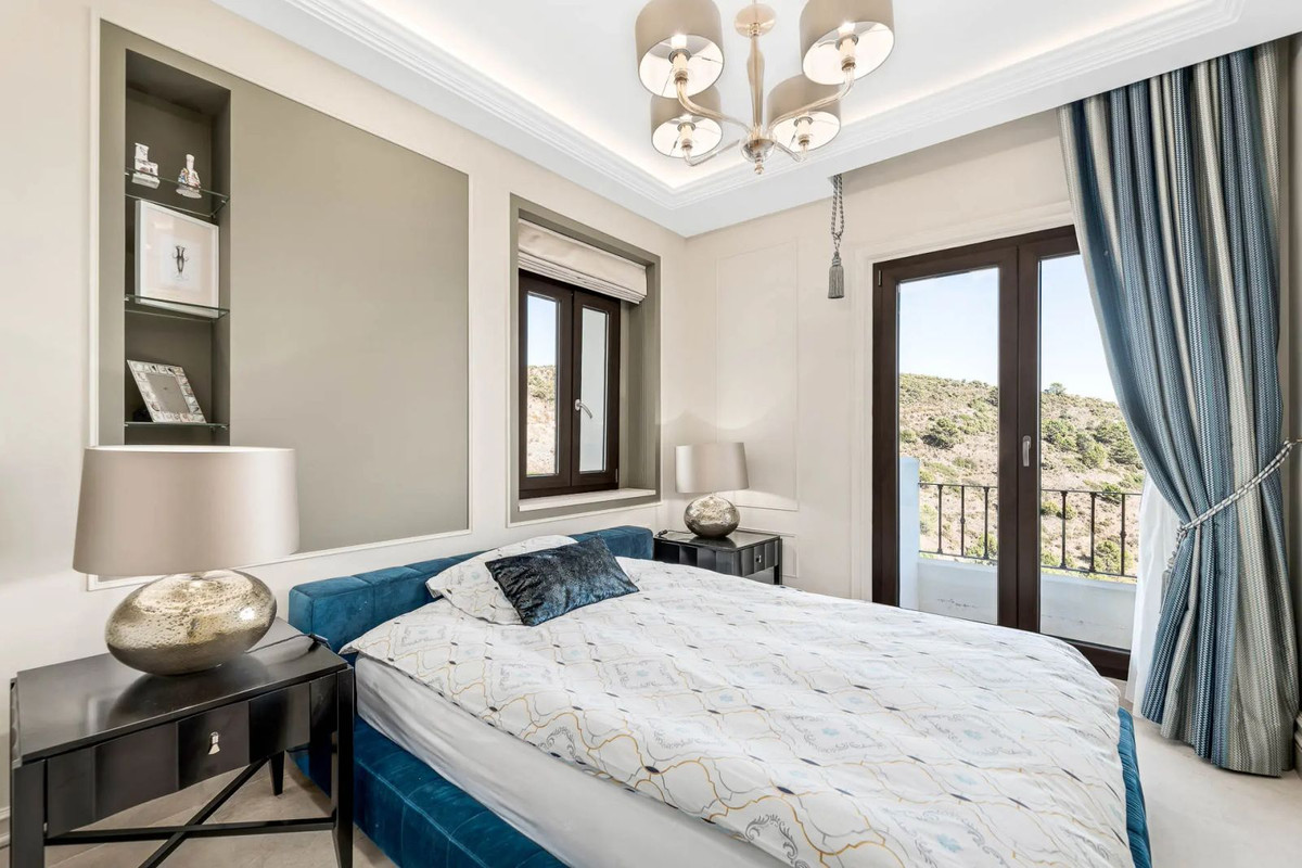 5 Bedroom Villa for Sale in Benahavís — view 17
