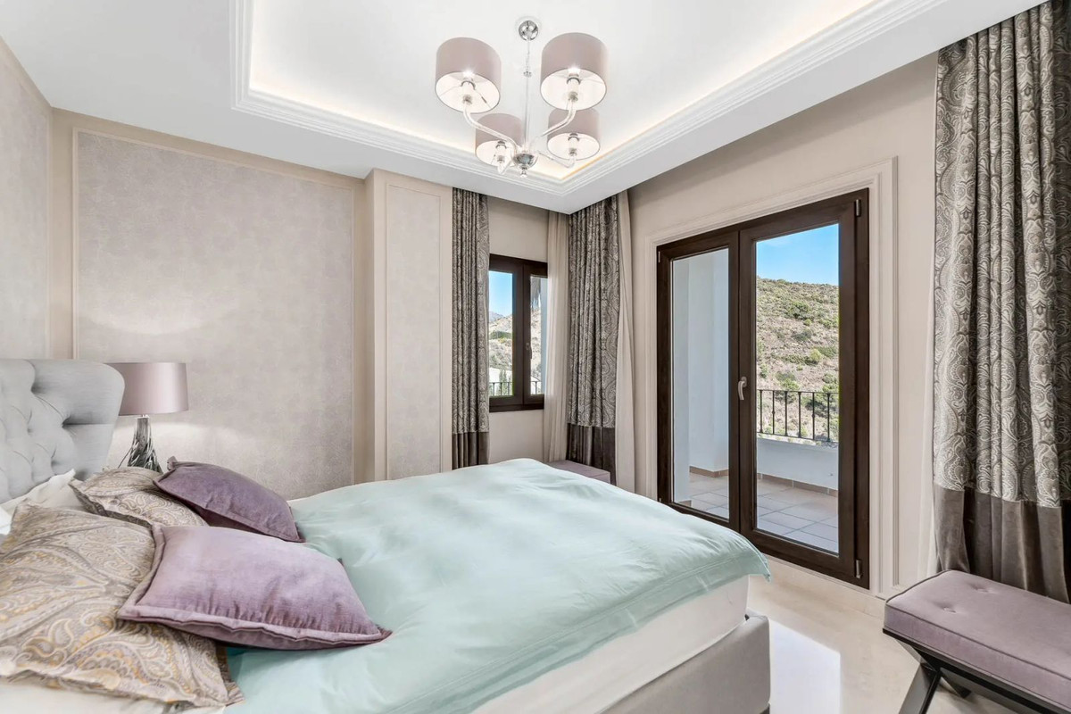 5 Bedroom Villa for Sale in Benahavís — view 18