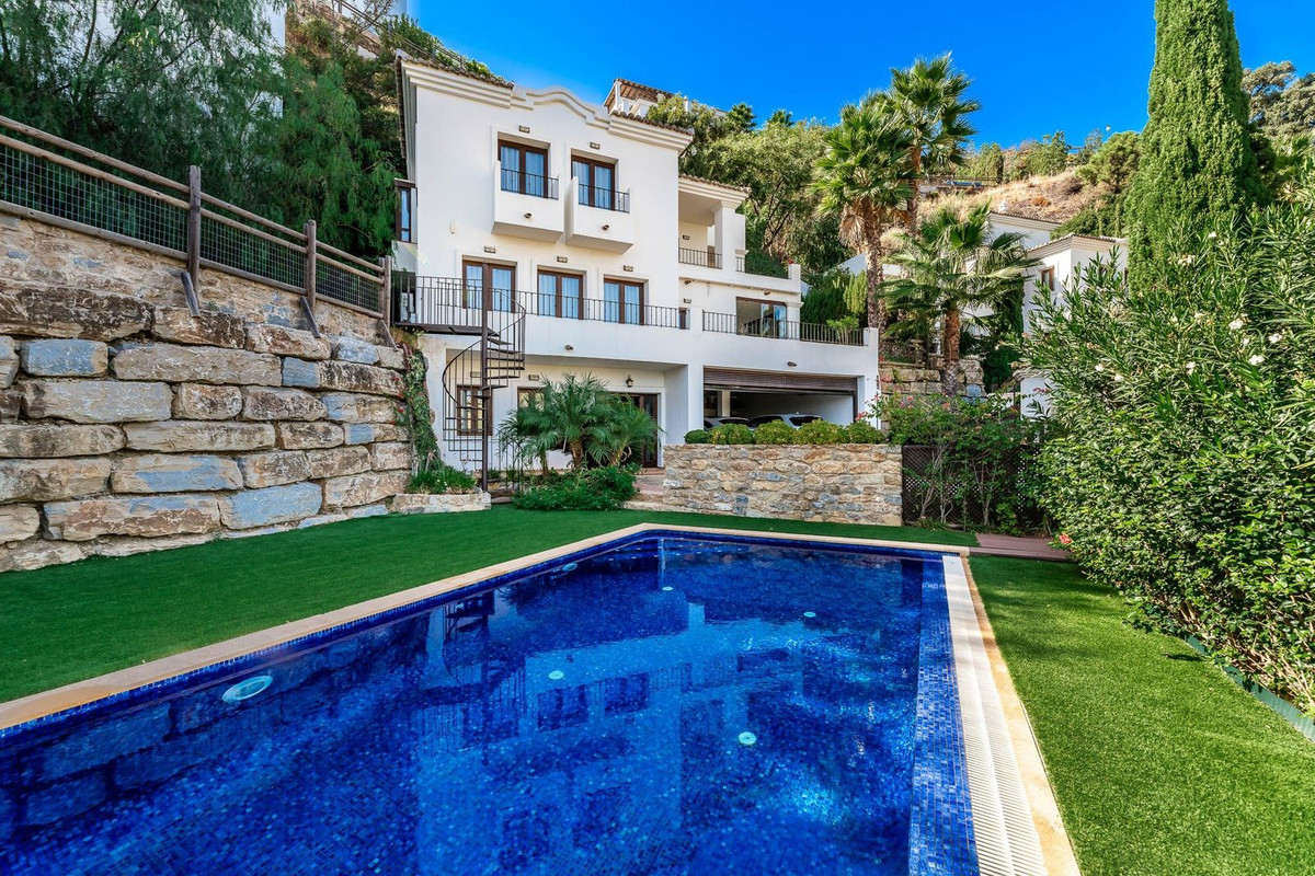 5 Bedroom Villa for Sale in Benahavís — 3