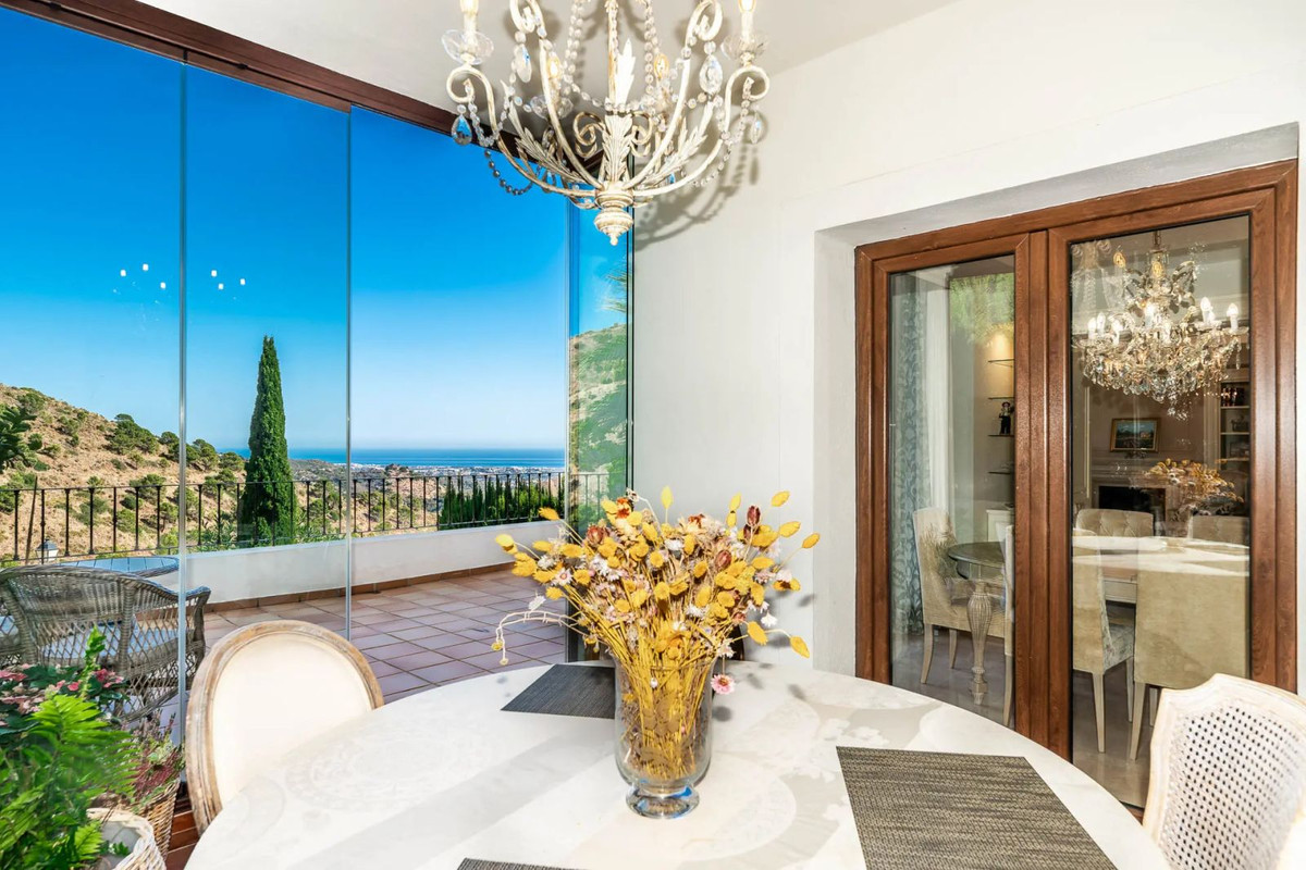 5 Bedroom Villa for Sale in Benahavís — 5