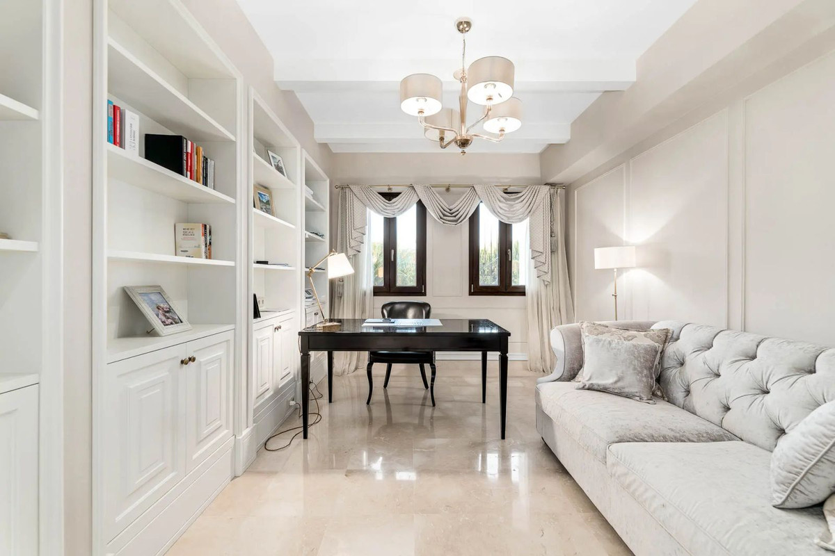 5 Bedroom Villa for Sale in Benahavís — 9