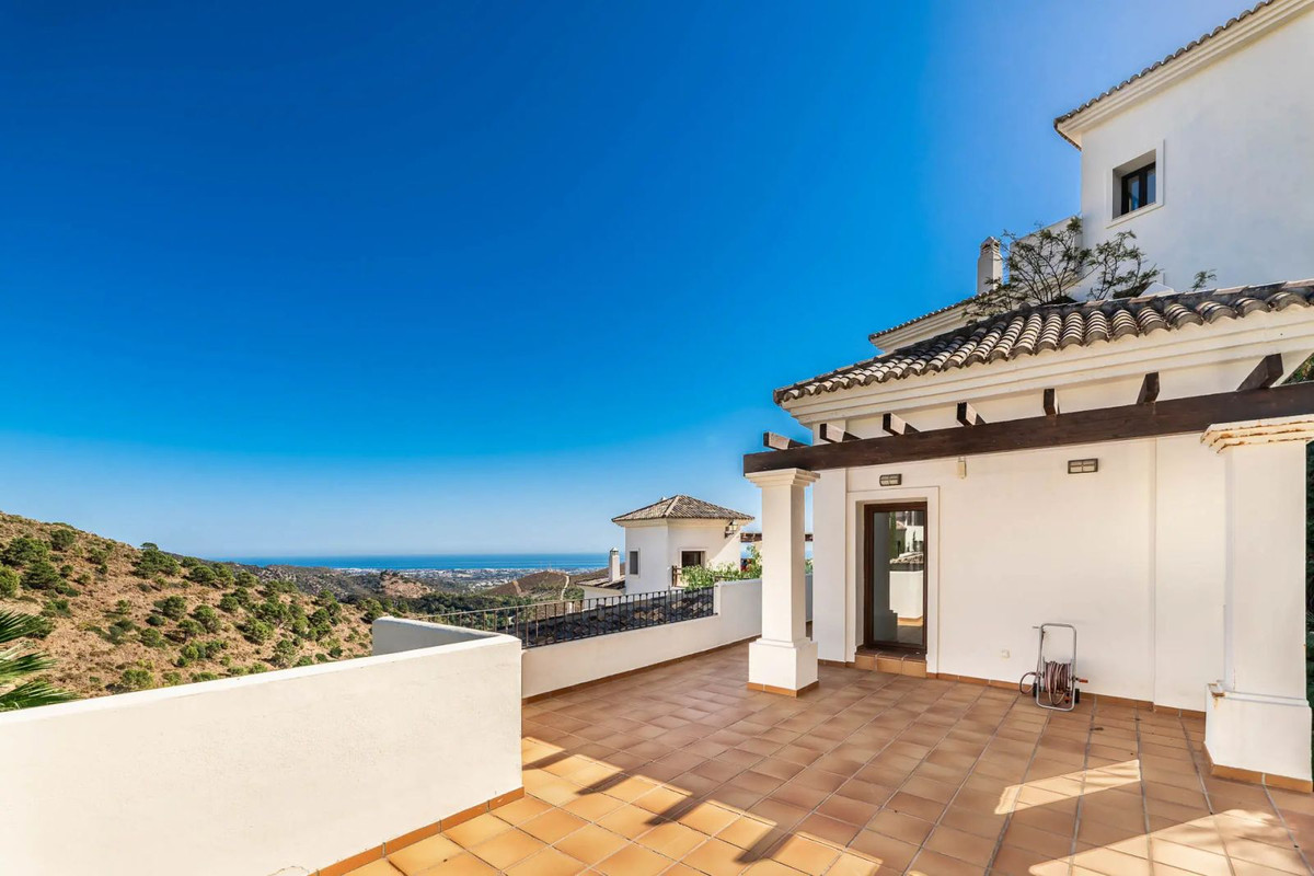 5 Bedroom Villa for Sale in Benahavís — view 10
