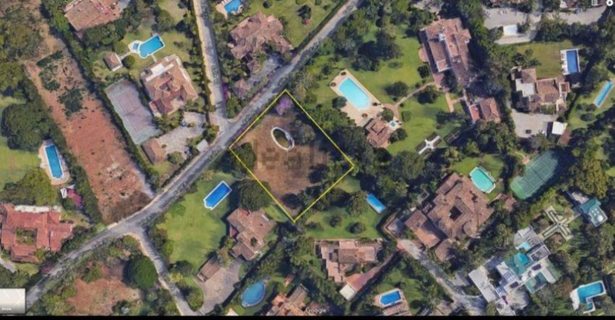 Plot for Sale in Guadalmina Baja — 2