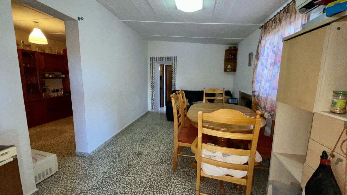 3 Bedroom Villa for Sale in Estepona — 8
