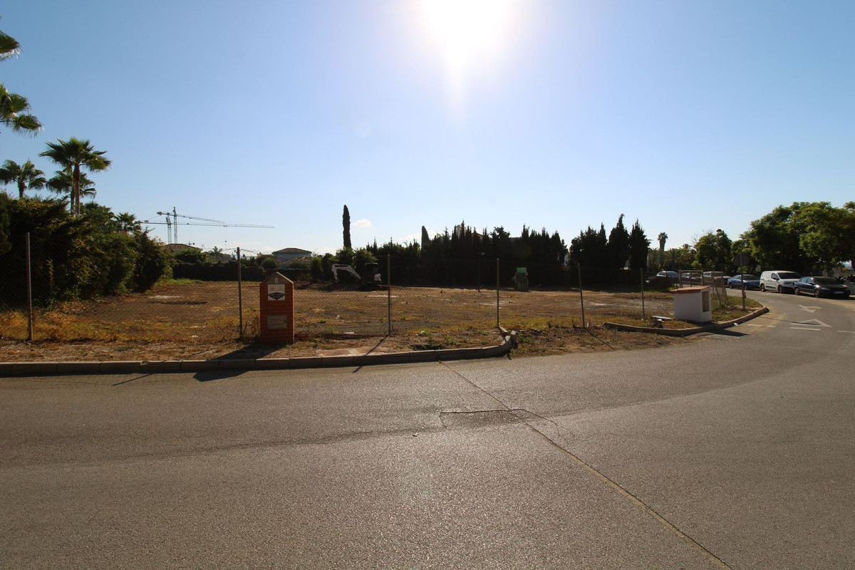 Plot for Sale in The Golden Mile