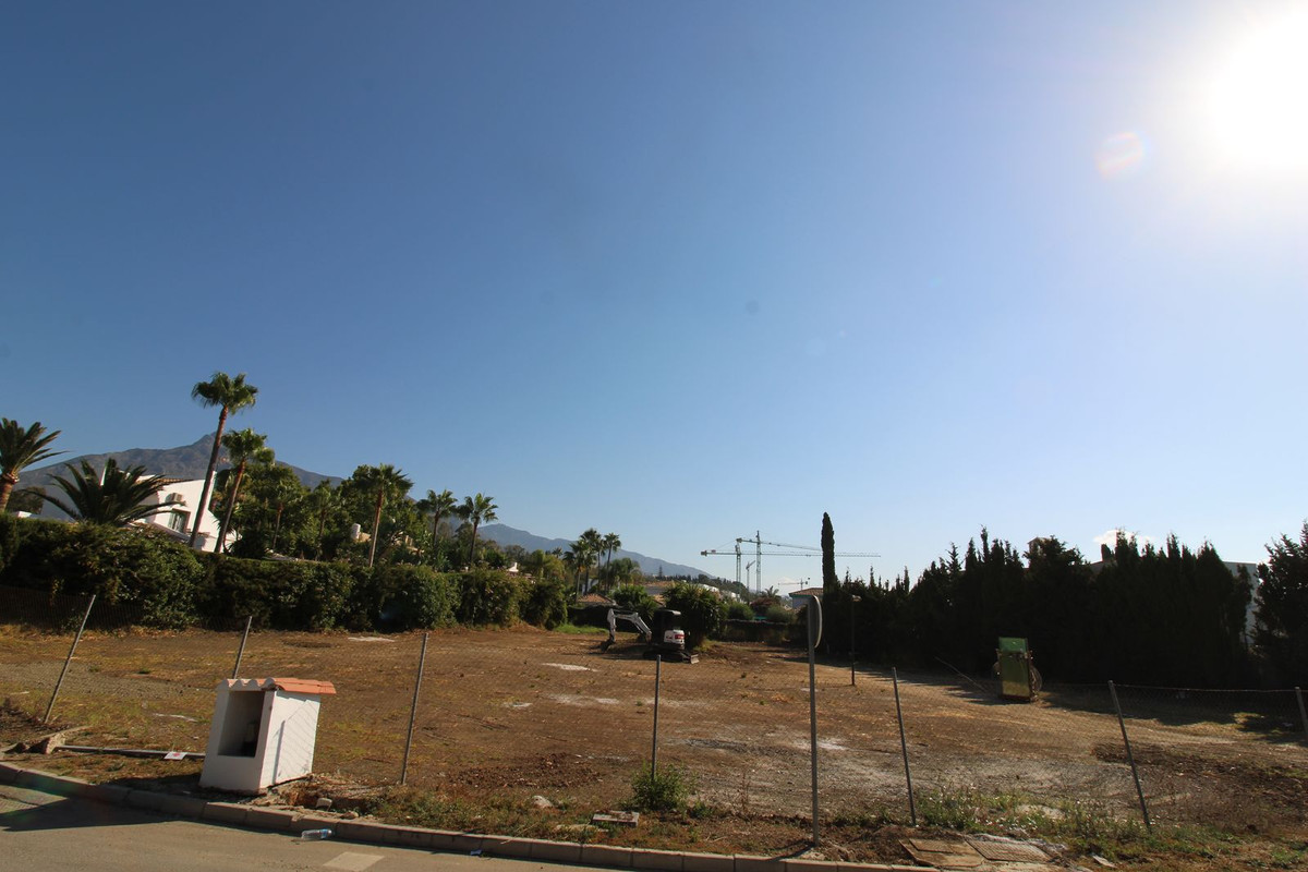 Plot for Sale in The Golden Mile — 3