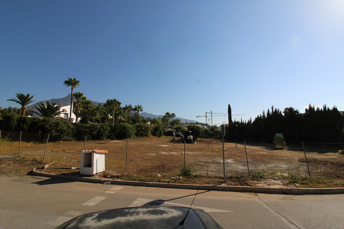 Plot for Sale in The Golden Mile — 5