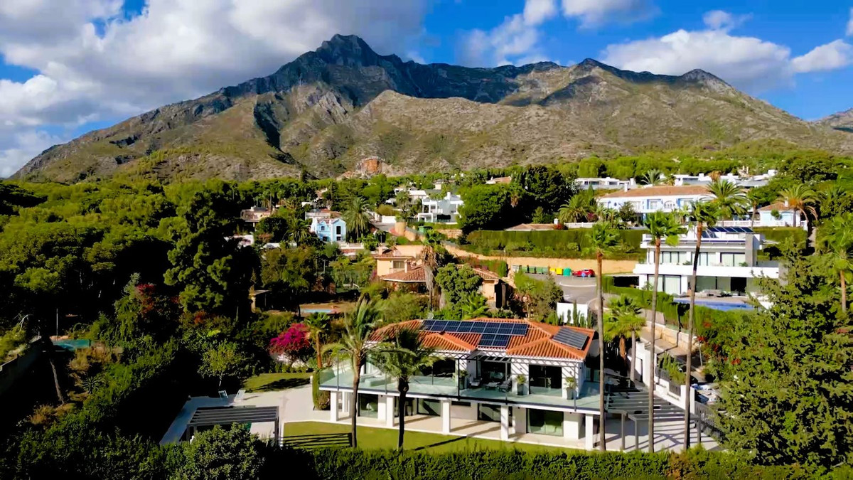 5 Bedroom Villa for Sale in The Golden Mile