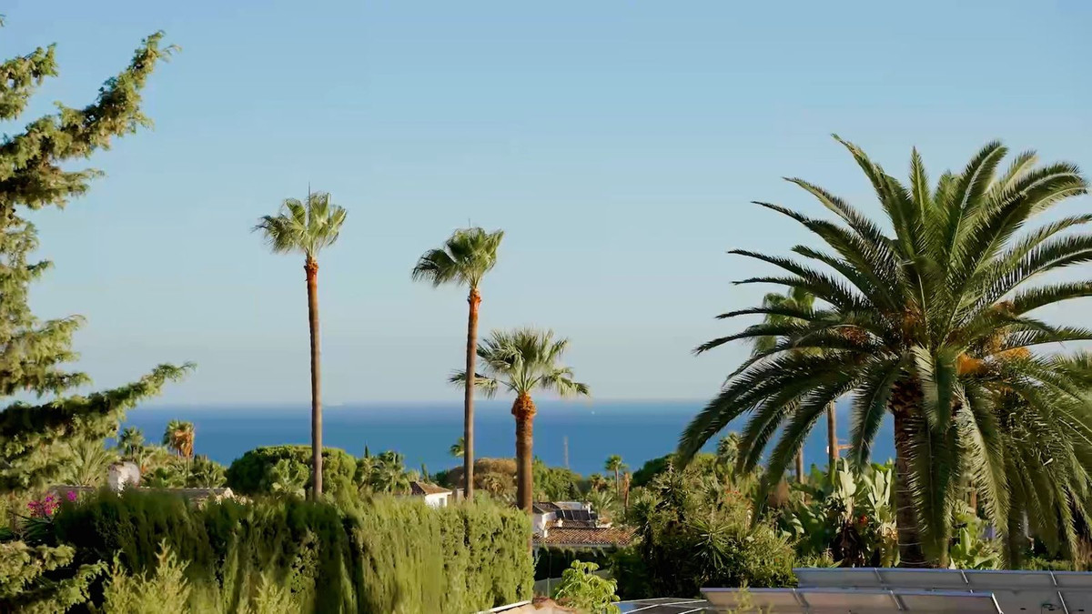 5 Bedroom Villa for Sale in The Golden Mile — 2