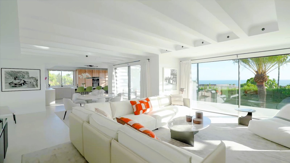 5 Bedroom Villa for Sale in The Golden Mile — view 14