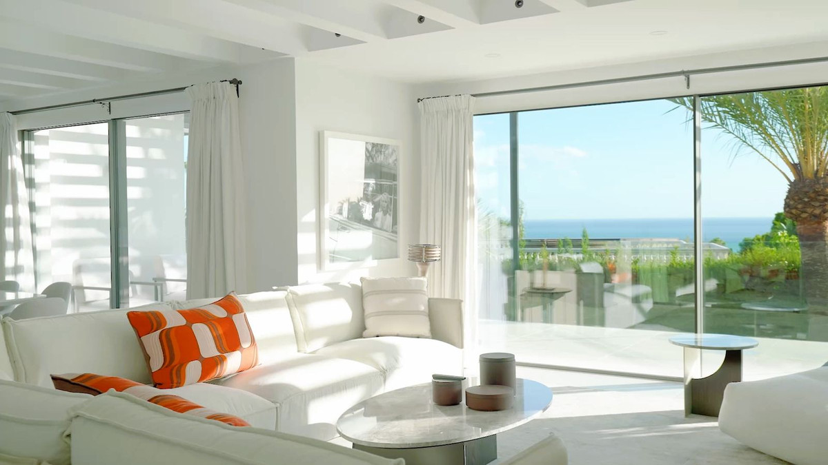5 Bedroom Villa for Sale in The Golden Mile — view 15