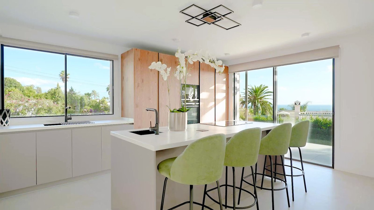 5 Bedroom Villa for Sale in The Golden Mile — view 17