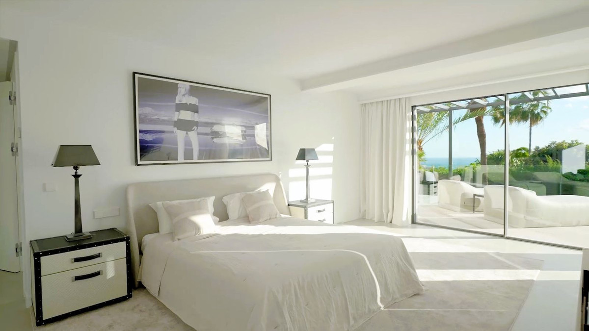 5 Bedroom Villa for Sale in The Golden Mile — view 18