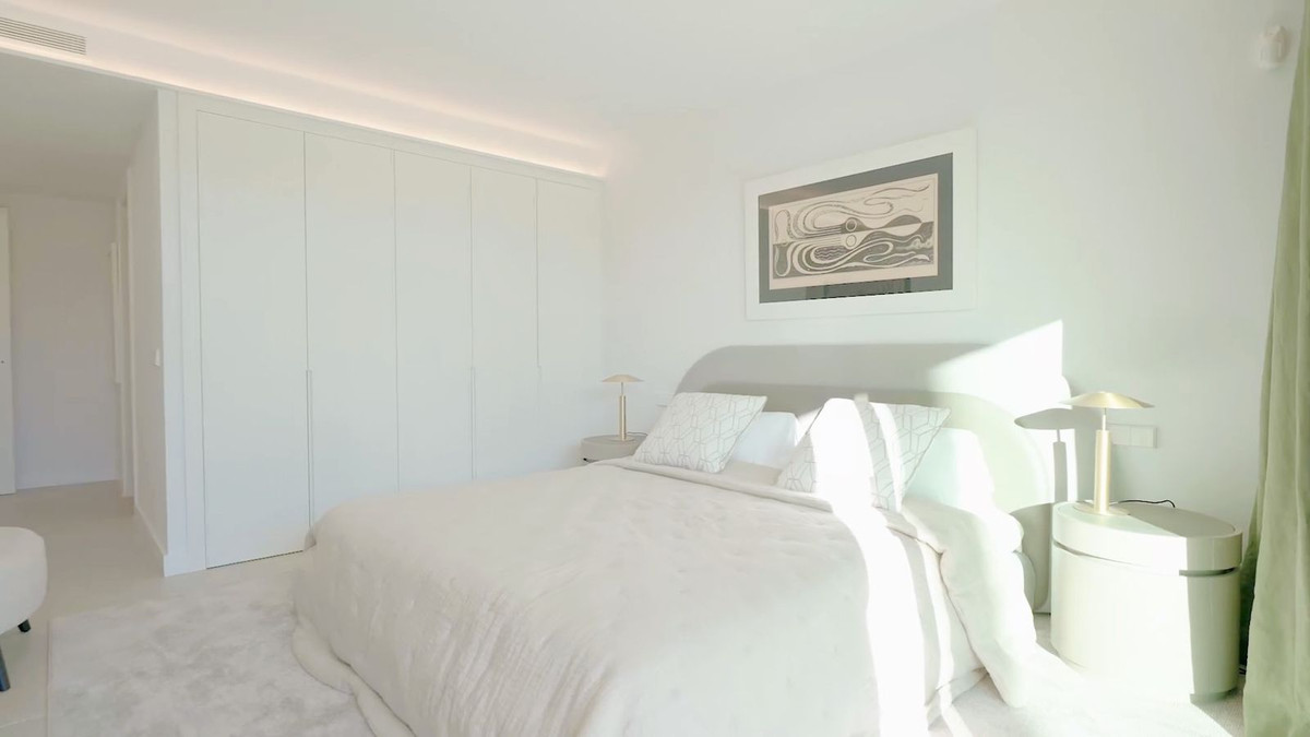 5 Bedroom Villa for Sale in The Golden Mile — view 20