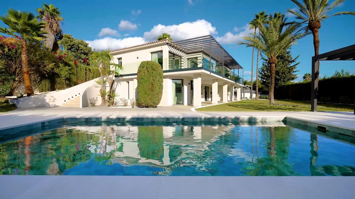 5 Bedroom Villa for Sale in The Golden Mile — 3