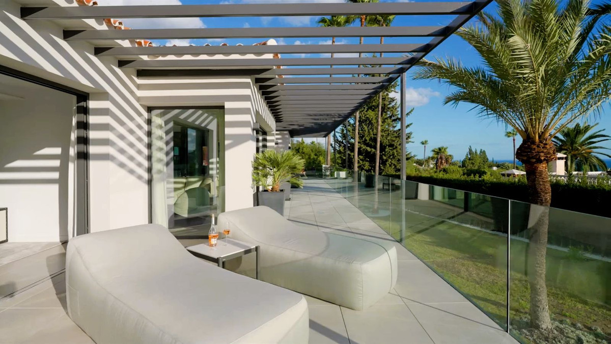 5 Bedroom Villa for Sale in The Golden Mile — 5