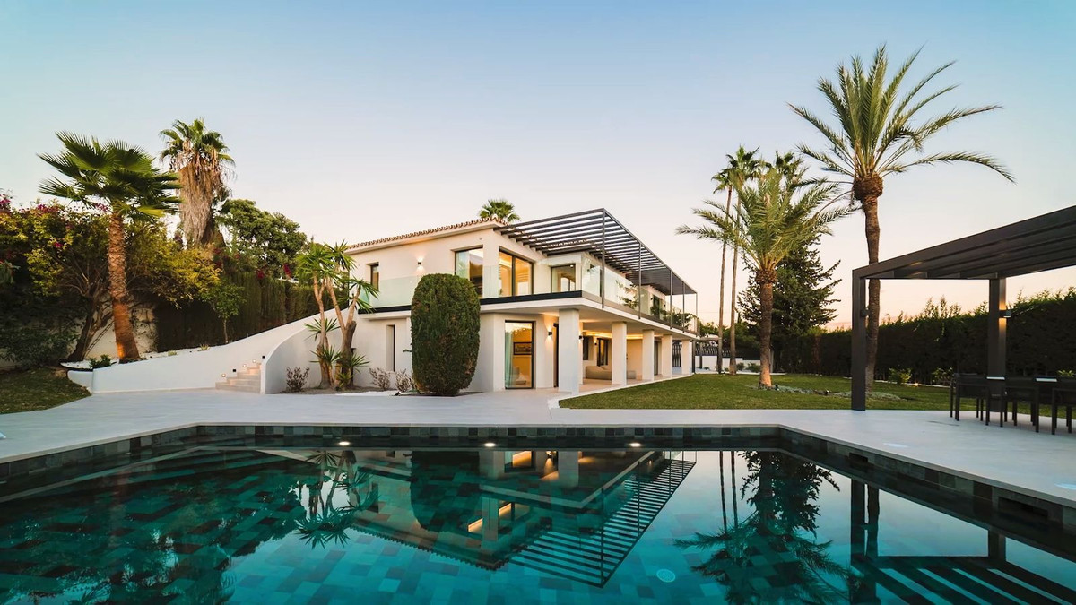 5 Bedroom Villa for Sale in The Golden Mile — 8