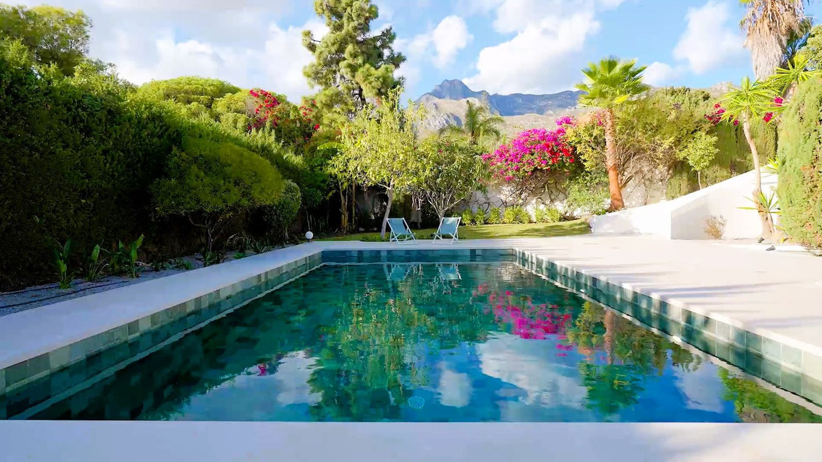 5 Bedroom Villa for Sale in The Golden Mile — 9
