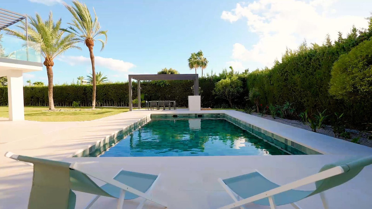 5 Bedroom Villa for Sale in The Golden Mile — view 10