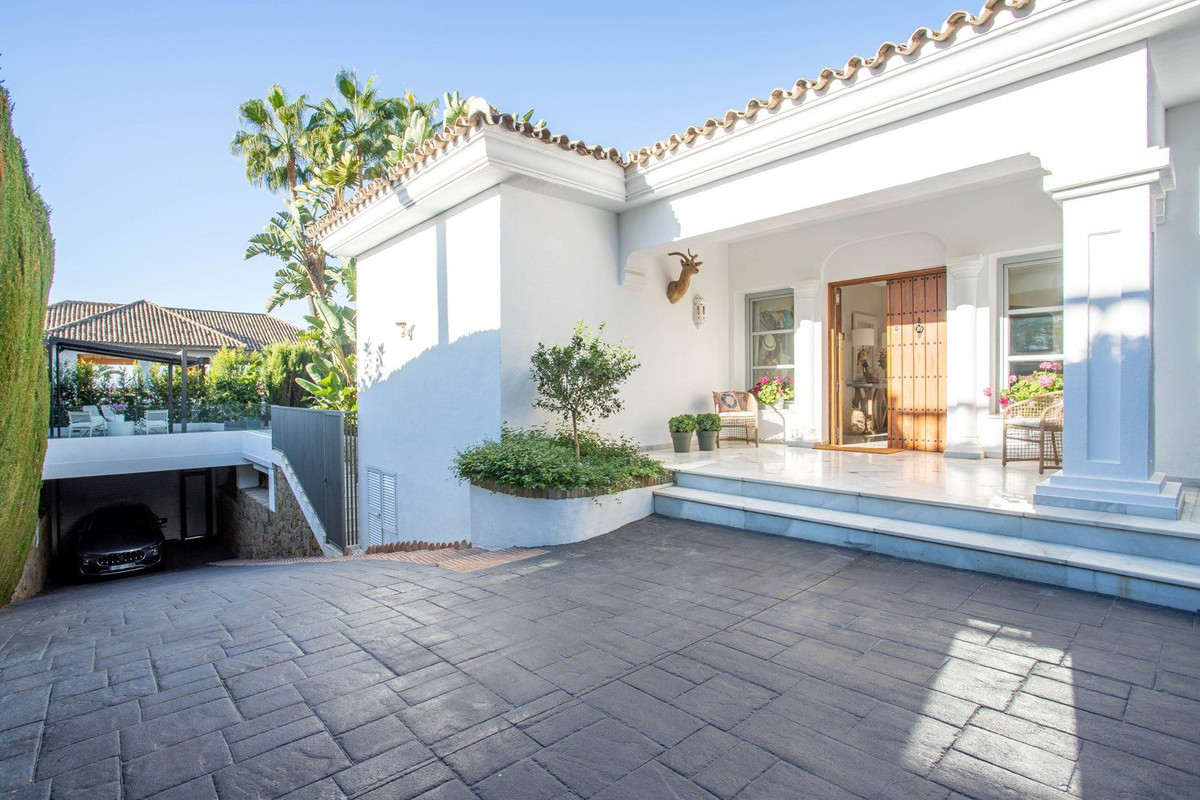 4 Bedroom Villa for Sale in Sierra Blanca — 2