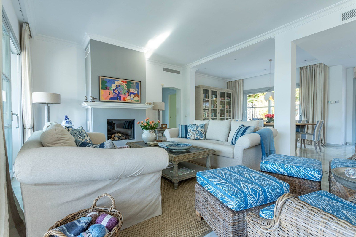 4 Bedroom Villa for Sale in Sierra Blanca — view 12