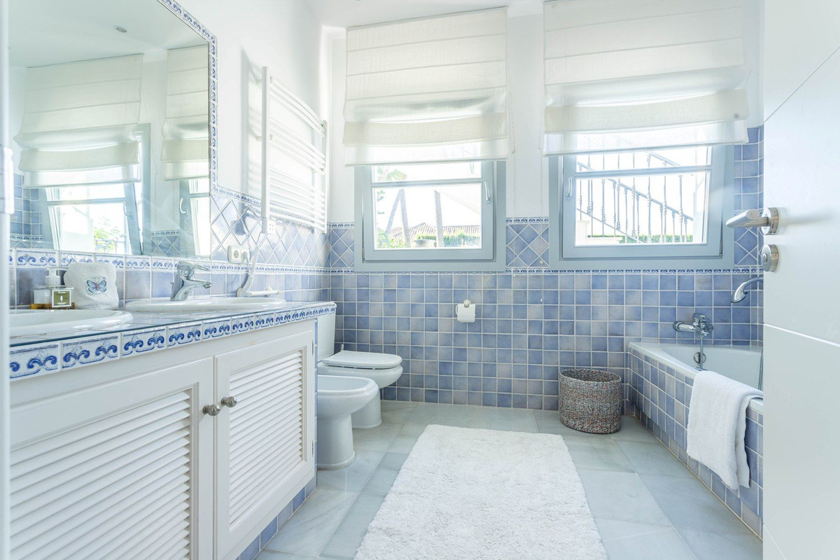 4 Bedroom Villa for Sale in Sierra Blanca — view 16