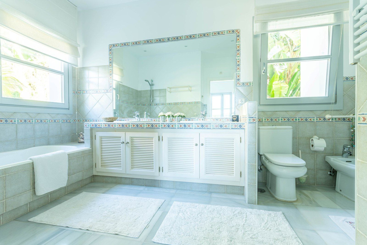 4 Bedroom Villa for Sale in Sierra Blanca — view 10