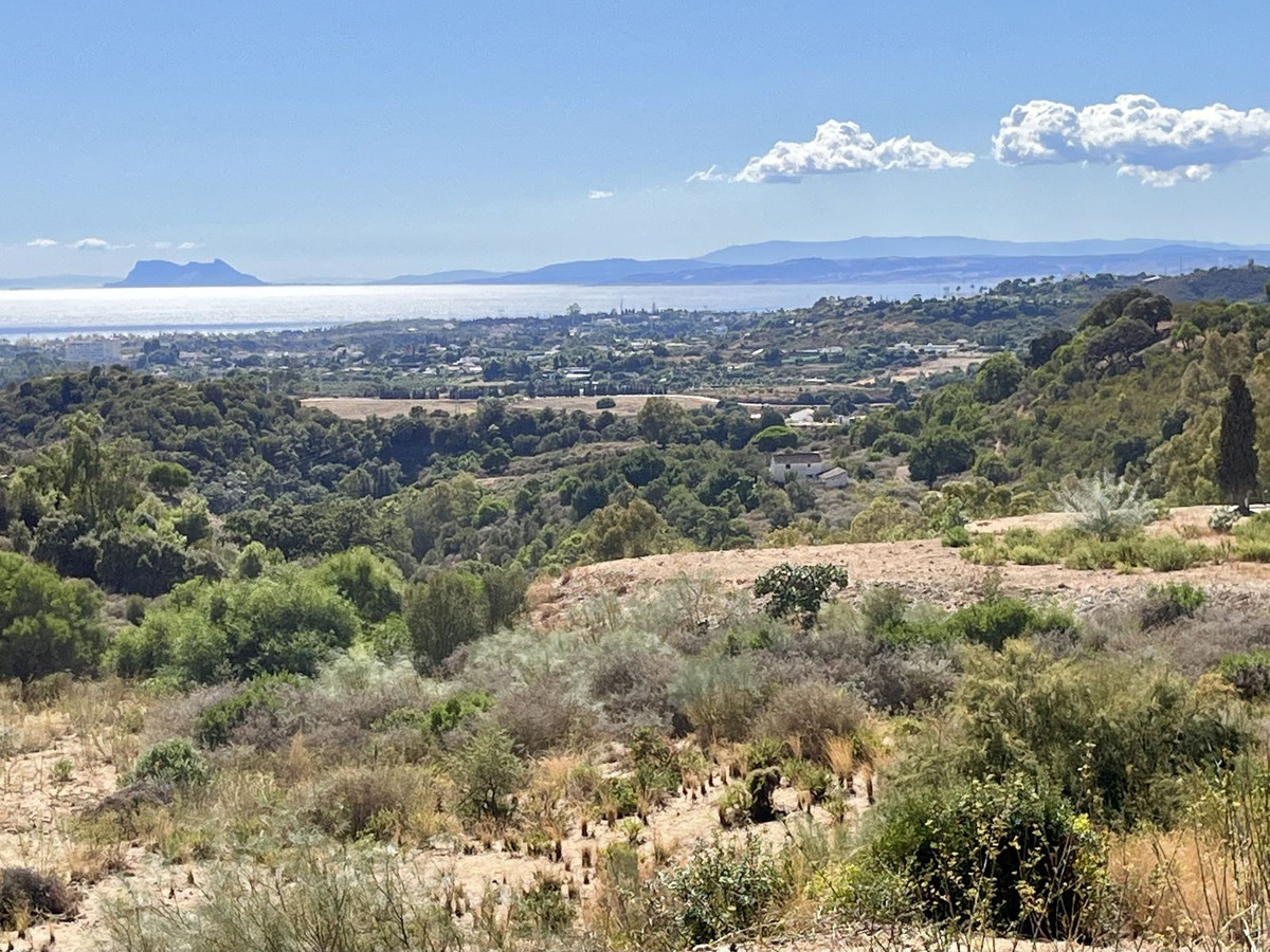 Plot for Sale in New Golden Mile