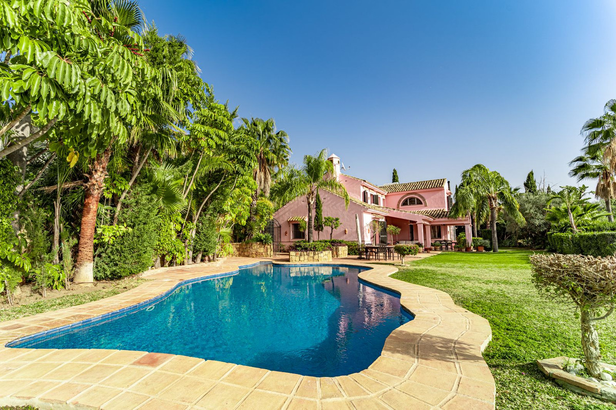 5 Bedroom Villa for Sale in Benahavís — 2