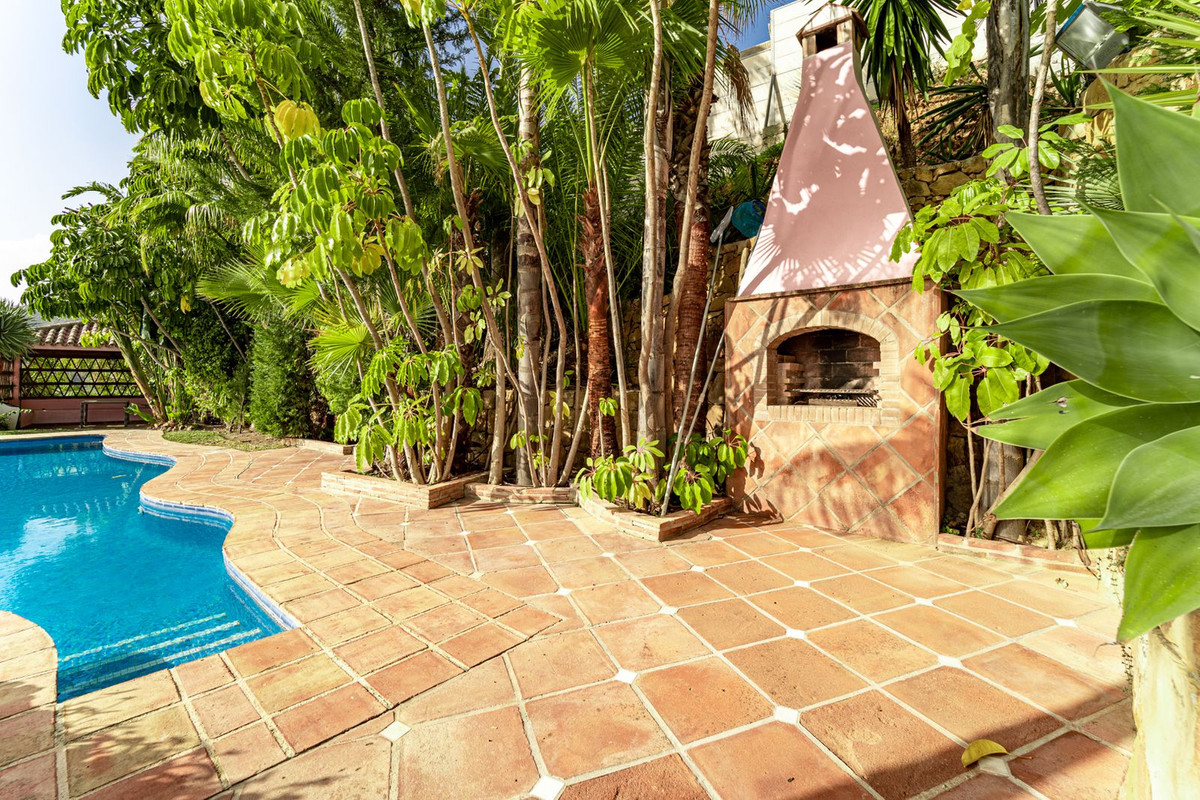 5 Bedroom Villa for Sale in Benahavís — 3