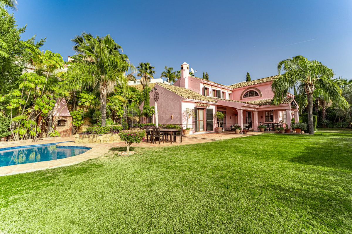 5 Bedroom Villa for Sale in Benahavís — 4