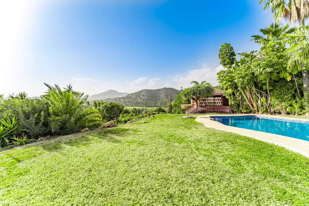 5 Bedroom Villa for Sale in Benahavís — 7