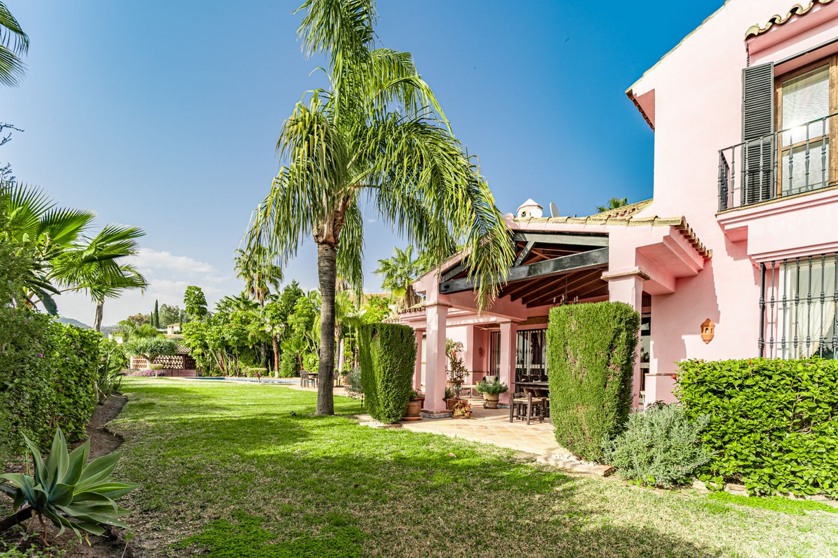 5 Bedroom Villa for Sale in Benahavís — 9