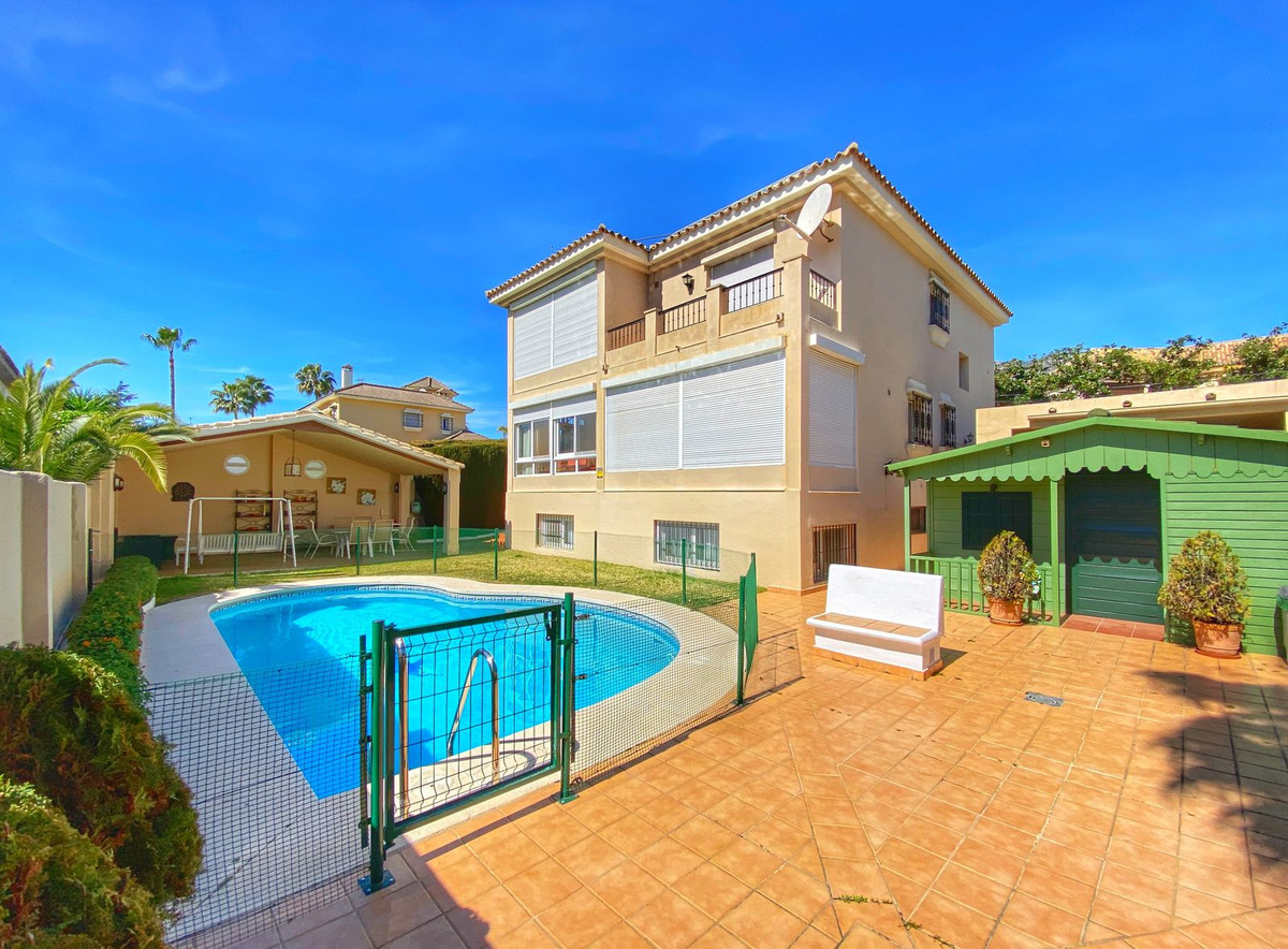 6 Bedroom Villa for Sale in Marbella