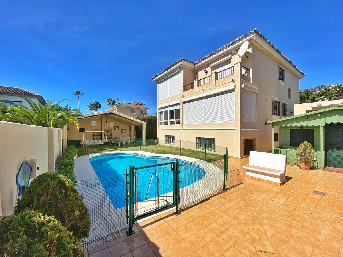 6 Bedroom Villa for Sale in Marbella — 2