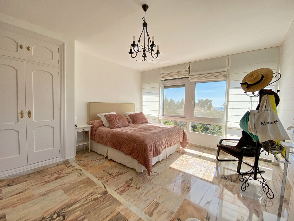 6 Bedroom Villa for Sale in Marbella — 9