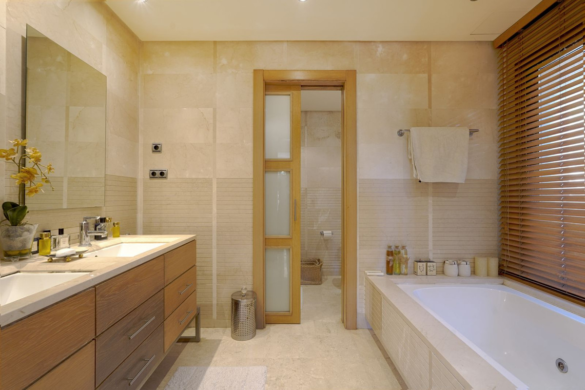 3 Bedroom Apartment for Sale in Marbella — view 11