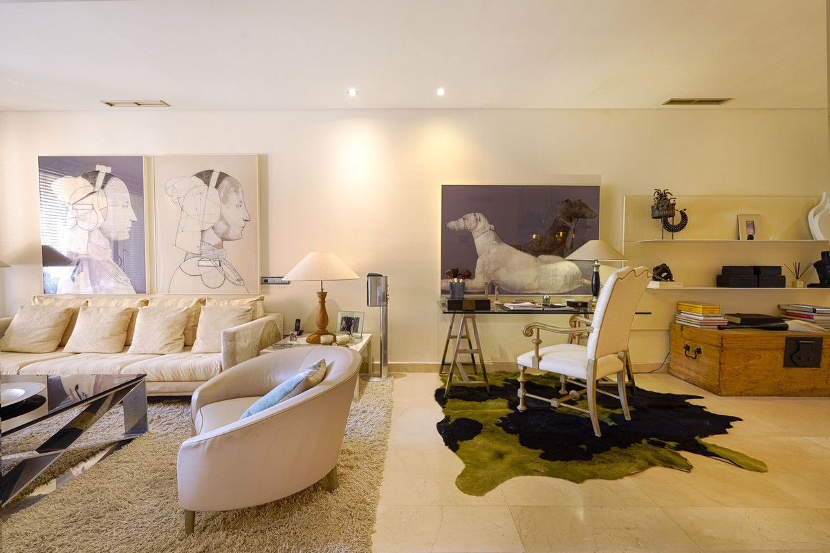 3 Bedroom Apartment for Sale in Marbella — view 12
