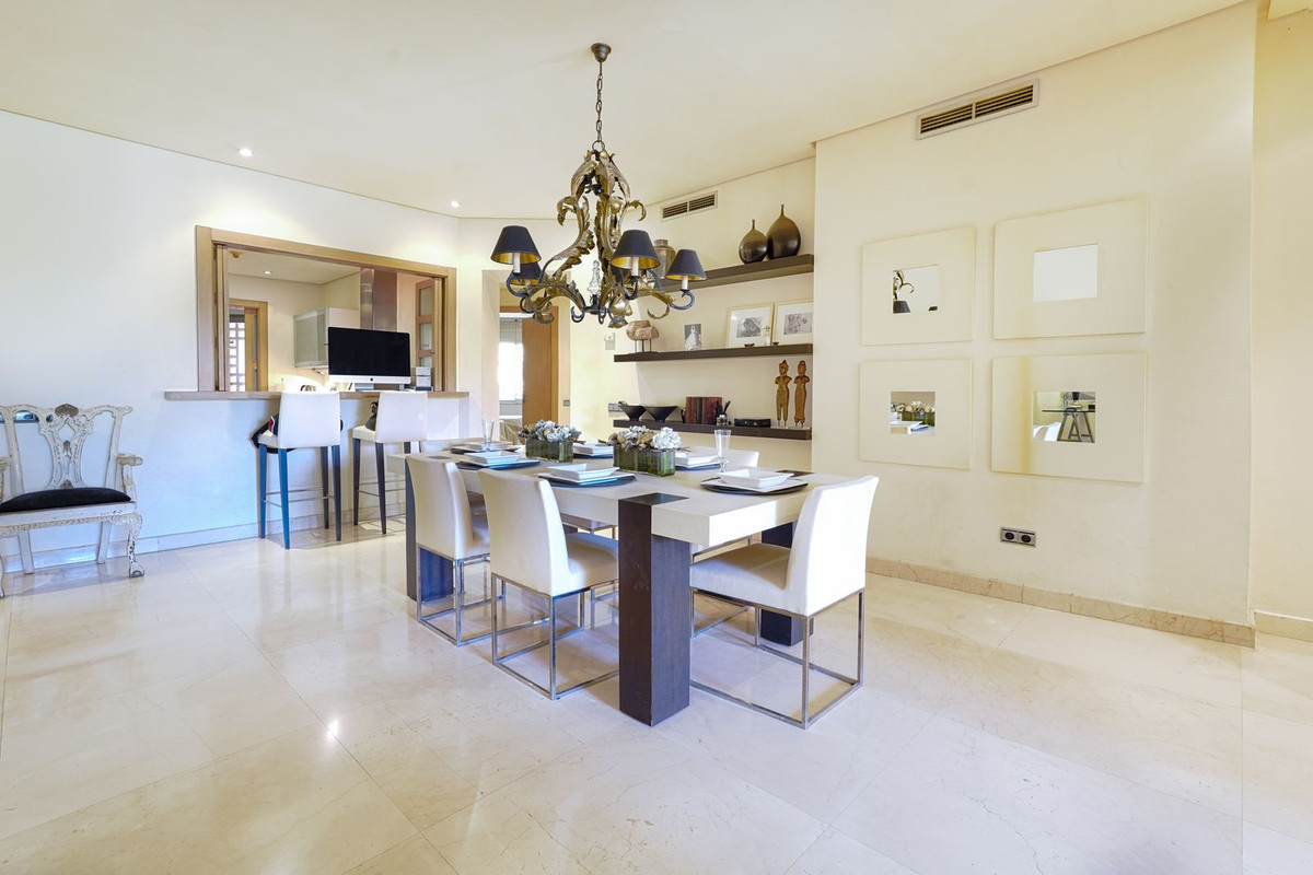 3 Bedroom Apartment for Sale in Marbella — view 14