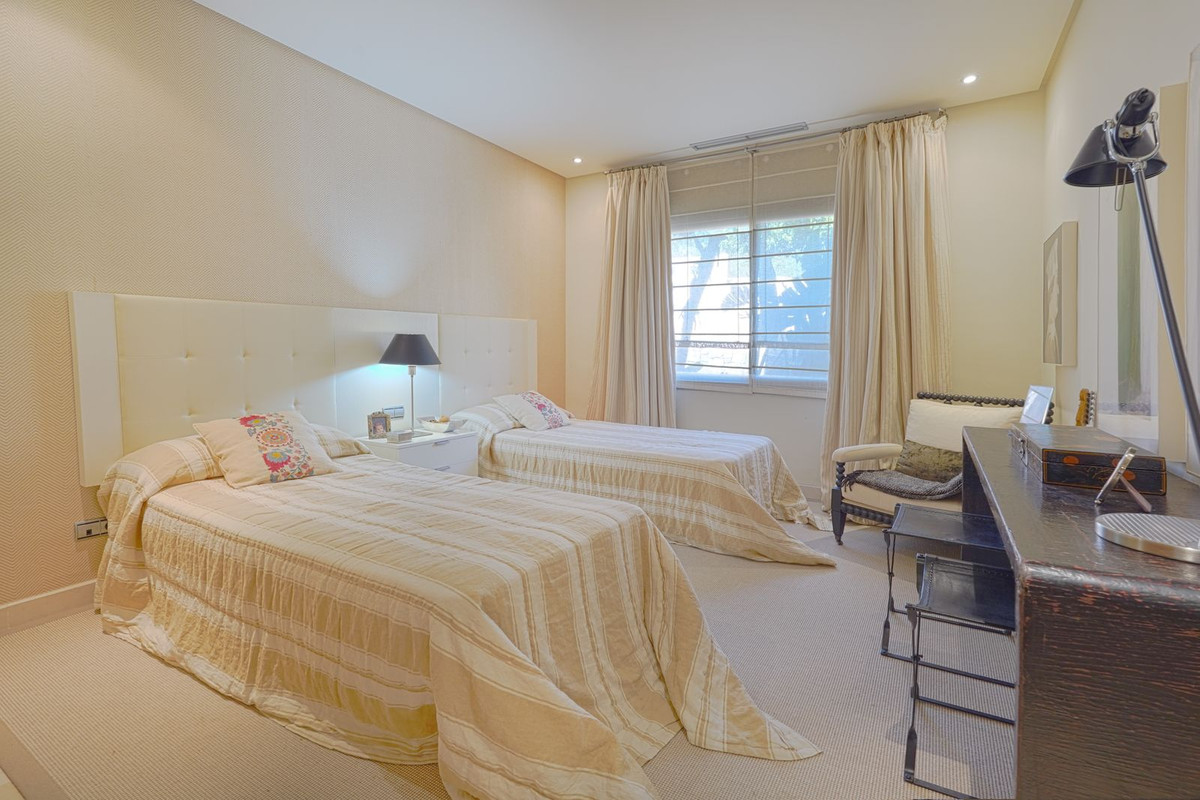 3 Bedroom Apartment for Sale in Marbella — view 17