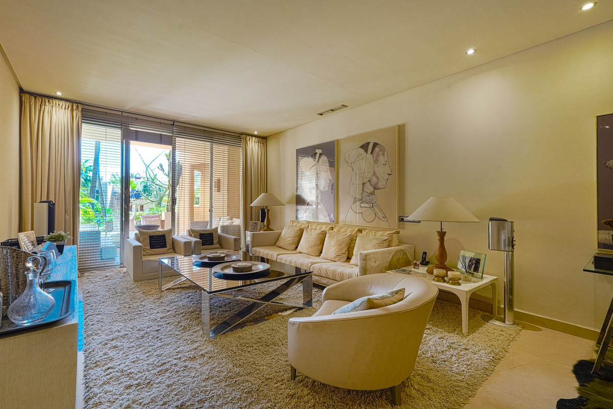 3 Bedroom Apartment for Sale in Marbella — 3